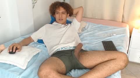 Snapshot of nickolas_moon chatting on 02-04-25, 08:49 Nickolas Muoz online show from 02-04-25, 08:49