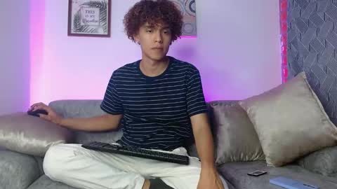 Snapshot of nickolas_moon chatting on 02-14-25, 08:05 Nickolas Muoz online show from 02-14-25, 08:05
