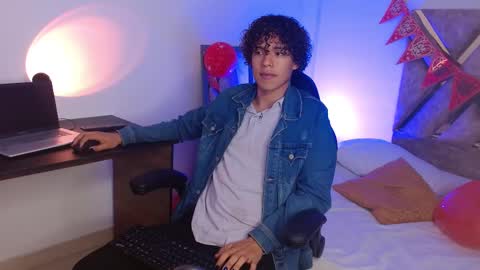 Snapshot of nickolas_moon chatting on 02-16-25, 07:16 Nickolas Muoz online show from 02-16-25, 07:16