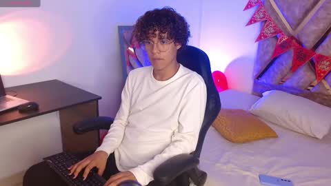 Snapshot of nickolas_moon chatting on 02-17-25, 02:59 Nickolas Muoz online show from 02-17-25, 02:59