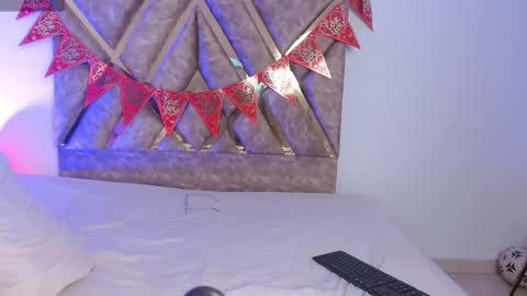 Snapshot of nickolas_moon chatting on 02-17-25, 06:04 Nickolas Muoz online show from 02-17-25, 06:04