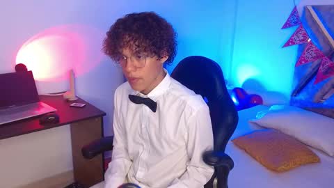 Snapshot of nickolas_moon chatting on 02-18-25, 02:59 Nickolas Muoz online show from 02-18-25, 02:59