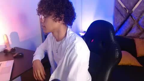 Snapshot of nickolas_moon chatting on 02-20-25, 07:08 Nickolas Muoz online show from 02-20-25, 07:08