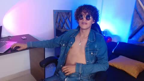 Snapshot of nickolas_moon chatting on 02-21-25, 04:26 Nickolas Muoz online show from 02-21-25, 04:26