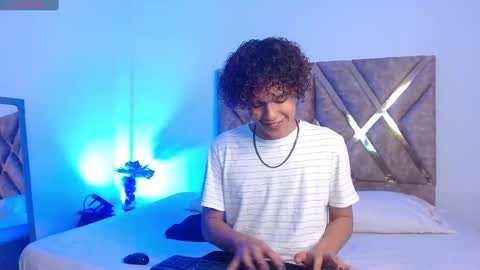 Snapshot of nickolas_moon chatting on 03-05-25, 05:39 Nickolas Muoz online show from 03-05-25, 05:39