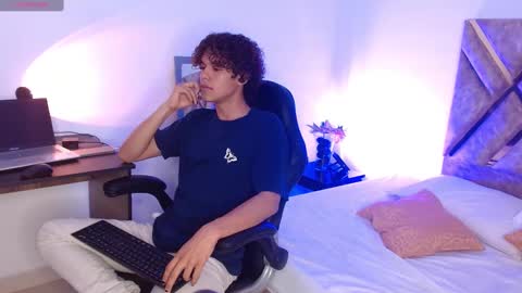 Snapshot of nickolas_moon chatting on 03-08-25, 06:16 Nickolas Muoz online show from 03-08-25, 06:16