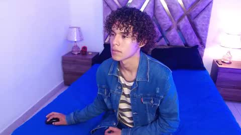 Snapshot of nickolas_moon chatting on 09-12-25, 03:01 Nickolas Muoz online show from 09-12-25, 03:01