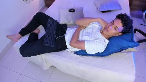 Snapshot of nickolas_moon chatting on 10-15-25, 08:42 Nickolas Muoz online show from 10-15-25, 08:42