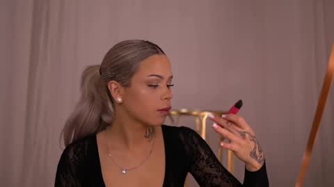 Snapshot of nickybennz chatting on 09-28-25, 05:40 Nicky online show from 09-28-25, 05:40