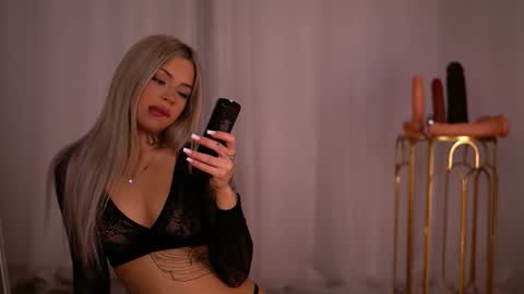 Snapshot of nickybennz chatting on 10-06-25, 06:05 Nicky online show from 10-06-25, 06:05