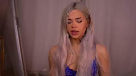 Snapshot of nickybennz chatting on 10-24-25, 05:53 Nicky online show from 10-24-25, 05:53