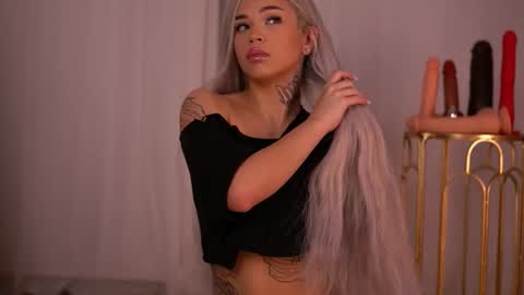 Snapshot of nickybennz chatting on 10-26-25, 07:09 Nicky online show from 10-26-25, 07:09