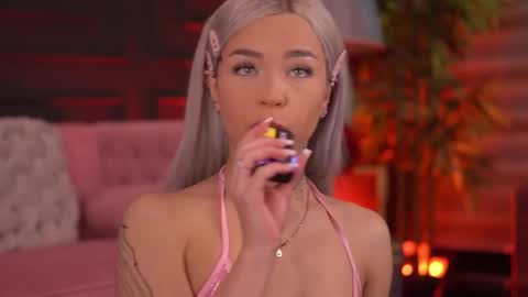 Snapshot of nickybennz chatting on 11-06-25, 07:04 Nicky online show from 11-06-25, 07:04