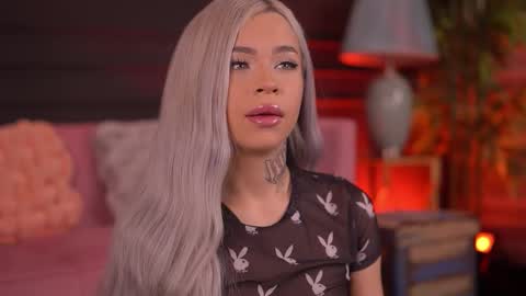 Snapshot of nickybennz chatting on 11-08-25, 07:01 Nicky online show from 11-08-25, 07:01