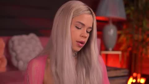 Snapshot of nickybennz chatting on 11-14-25, 07:12 Nicky online show from 11-14-25, 07:12