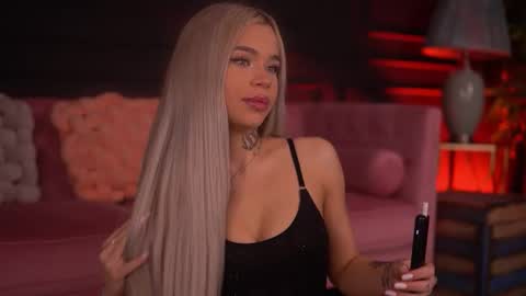 Snapshot of nickybennz chatting on 11-16-25, 07:08 Nicky online show from 11-16-25, 07:08