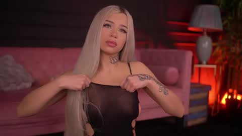 Snapshot of nickybennz chatting on 11-23-25, 07:13 Nicky online show from 11-23-25, 07:13