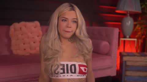 Snapshot of nickybennz chatting on 11-27-25, 09:28 Nicky online show from 11-27-25, 09:28