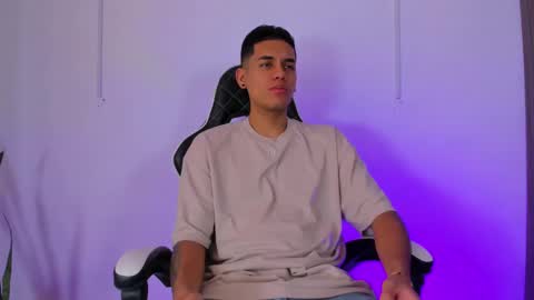 Snapshot of nickyblazze_ chatting on 09-19-25, 02:07 Nicky online show from 09-19-25, 02:07
