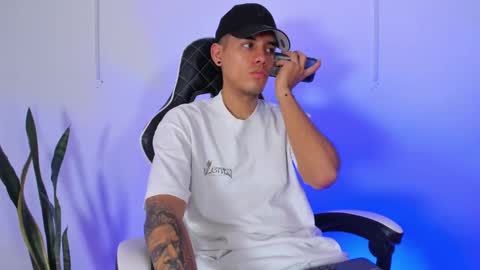 Snapshot of nickyblazze_ chatting on 09-23-25, 01:47 Nicky online show from 09-23-25, 01:47