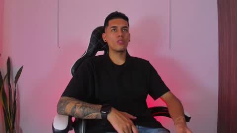 Snapshot of nickyblazze_ chatting on 09-30-25, 08:03 Nicky online show from 09-30-25, 08:03