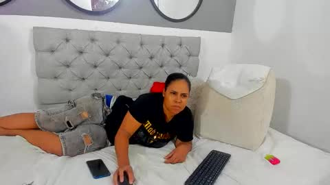 nickyluna online show from 09-14-25, 03:16