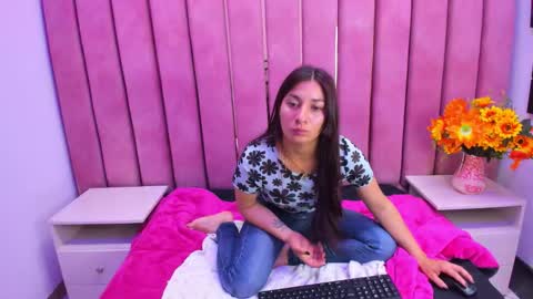 Snapshot of nickymiler chatting on 11-08-25, 01:33 Nicky Miler online show from 11-08-25, 01:33