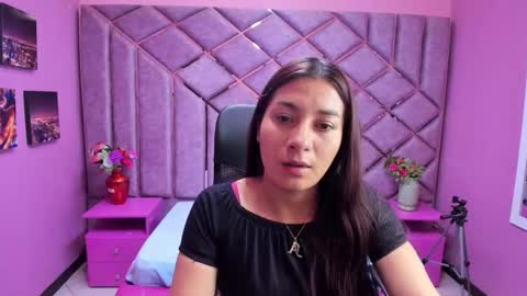 Snapshot of nickymiler chatting on 11-10-25, 12:37 Nicky Miler online show from 11-10-25, 12:37