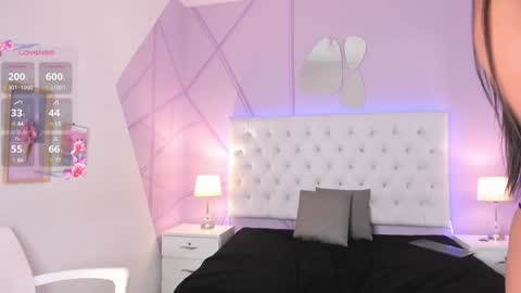 Snapshot of nicol_betancur chatting on 02-05-25, 04:37 Nicol online show from 02-05-25, 04:37