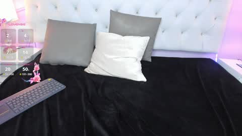 Snapshot of nicol_betancur chatting on 02-08-25, 07:37 Nicol online show from 02-08-25, 07:37