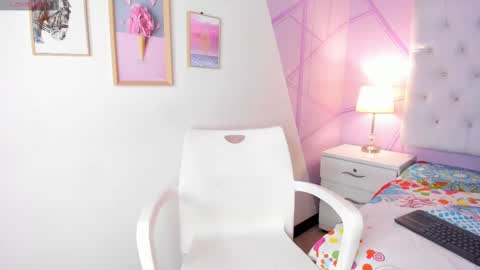 Snapshot of nicol_betancur chatting on 02-15-25, 05:09 Nicol online show from 02-15-25, 05:09