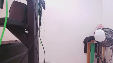Snapshot of nicol_ferrer chatting on 12-22-24, 07:21 Nicol online show from 12-22-24, 07:21