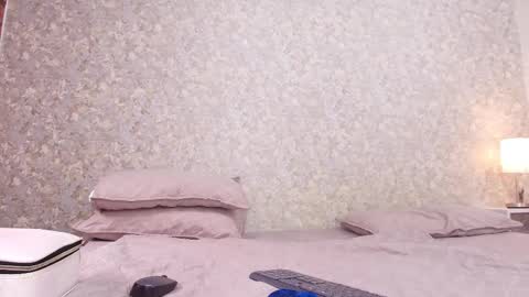 Snapshot of nicol_ferrer chatting on 10-15-25, 07:58 Nicol online show from 10-15-25, 07:58