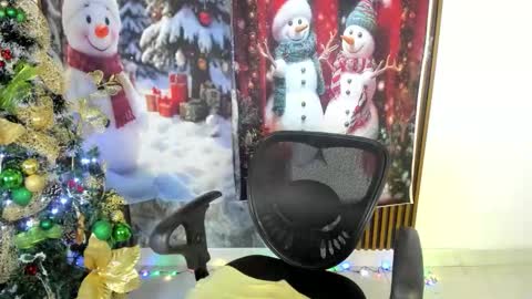 Snapshot of nicol_jone chatting on 11-30-25, 08:35 Nicol sanchez online show from 11-30-25, 08:35