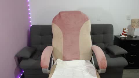 Snapshot of nicol_storm chatting on 11-23-25, 11:04 nicole Storm online show from 11-23-25, 11:04