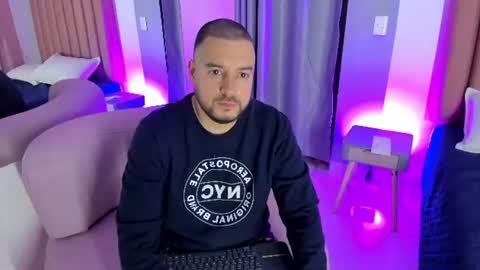 Snapshot of nicola_d_angelo chatting on 07-11-26, 08:44 nicola_d_angelo online show from 07-11-26, 08:44