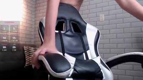 Snapshot of nicola_hard chatting on 06-25-26, 05:23 Nicola online show from 06-25-26, 05:23