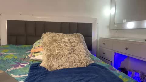 Snapshot of nicolaskan chatting on 10-23-25, 02:05 Nicolas online show from 10-23-25, 02:05