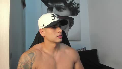 Snapshot of nicolasmuscle chatting on 12-05-24, 04:42 Andres online show from 12-05-24, 04:42