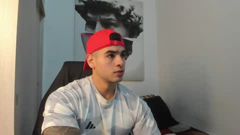 Snapshot of nicolasmuscle chatting on 01-03-25, 06:46 Andres online show from 01-03-25, 06:46