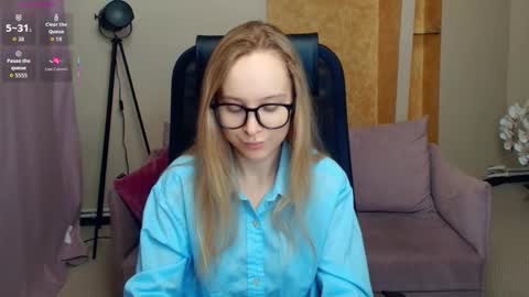 Nicoletta online show from 12-14-25, 06:45