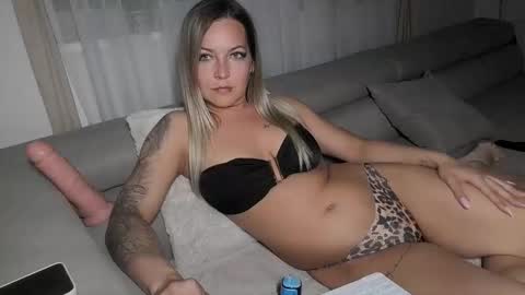 Secret Amateur HuGirl online show from 05-09-26, 09:20