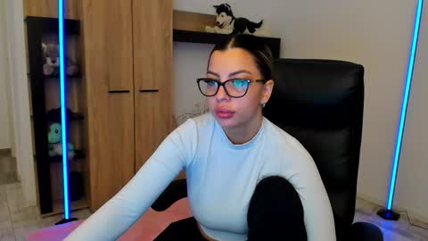 Snapshot of nicole___19 chatting on 01-15-26, 03:49 Nico online show from 01-15-26, 03:49