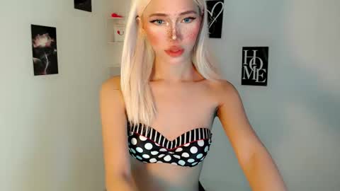 Snapshot of nicole_amore chatting on 02-15-26, 05:48 ITS ME NICOLE online show from 02-15-26, 05:48