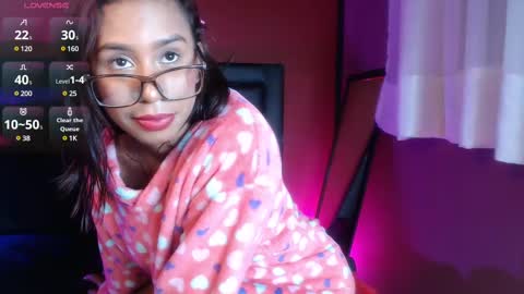 nicole_brown1126 online show from 03-08-25, 06:21
