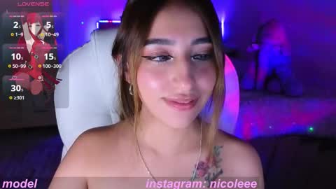 Snapshot of nicole_edwards chatting on 10-03-25, 12:40 Nicole online show from 10-03-25, 12:40