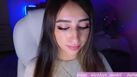 Snapshot of nicole_edwards chatting on 11-18-25, 12:38 Nicole online show from 11-18-25, 12:38