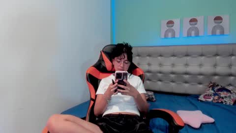 Snapshot of nicole_evan chatting on 12-03-24, 11:57 Nicol online show from 12-03-24, 11:57