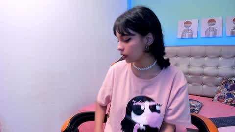 Snapshot of nicole_evan chatting on 12-20-24, 02:30 Nicol online show from 12-20-24, 02:30