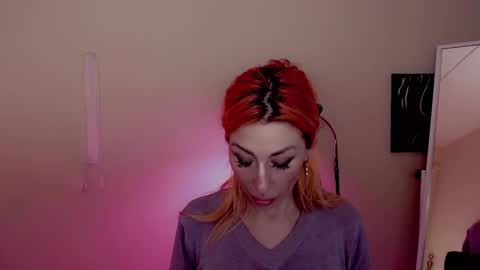 Snapshot of nicole_g0ld_ chatting on 12-27-24, 08:45 Nicole online show from 12-27-24, 08:45